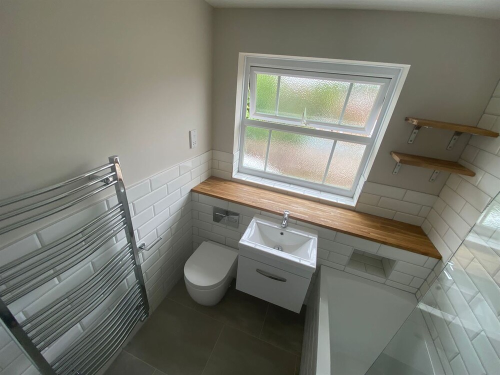 Modern Green Bathroom 