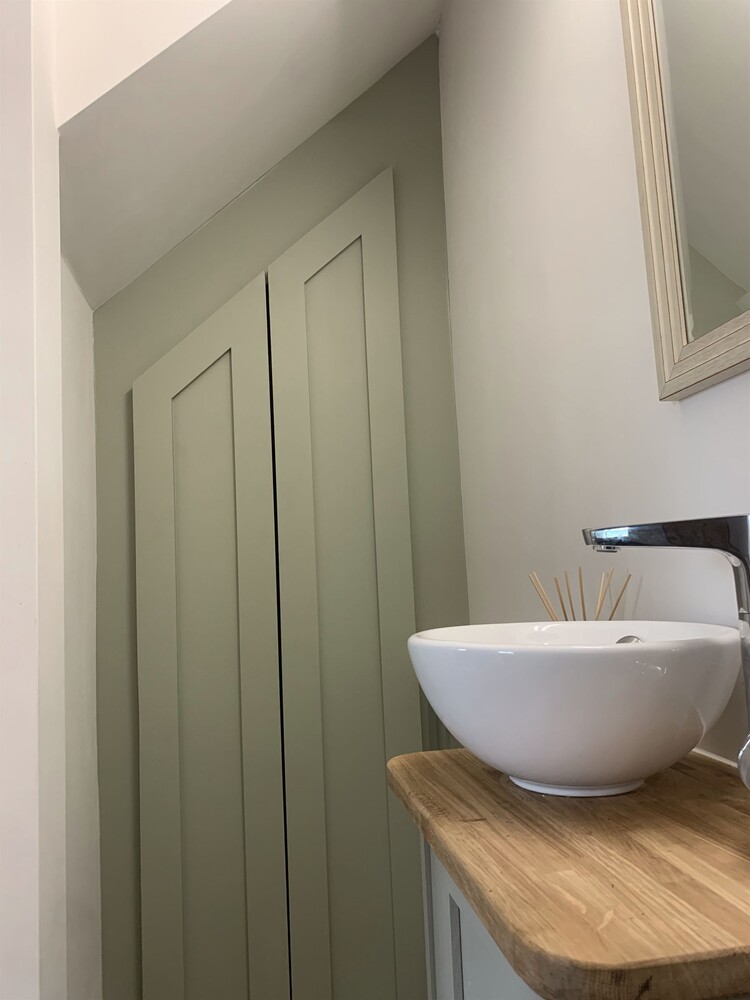 Downstairs Toilet 